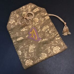 ☆新品 送料無料☆ 御守りの形をした数珠入れ 正絹金襴 牡丹唐草 ☆ 弁才天の数珠袋 数珠ケース 数珠ポーチ 小物やスマホ入れにも 呪術