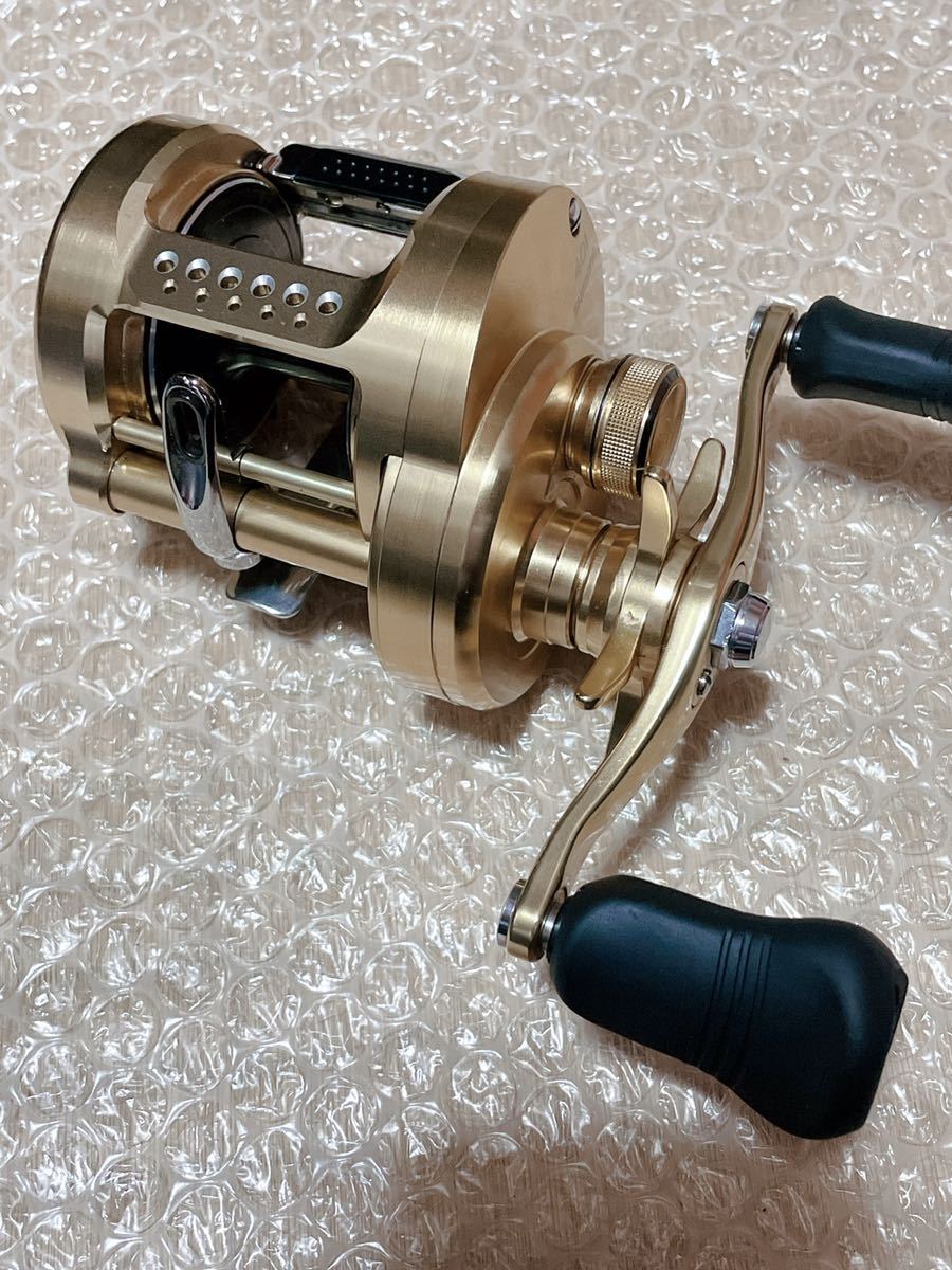 送料&加工料込 シマノ(SHIMANO) ベイトリール 12 カルカッタ 401F 左
