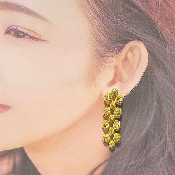 【送料無料】ヴィンテージアクセサリー 大ぶりイヤリング ゴールドカラー 高品質 キラキラ