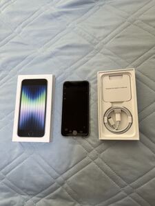 送料無料Apple iPhone SE 第3世代 128GB スターライト白SIMフリー au