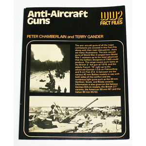 Anti-aircraft guns World War 2 fact files Arco Pub. Co; First American Edition 英語 25mm3連装機銃