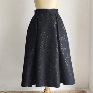  united Tokyo floral print embroidery fre attack skirt 1 made in Japan Hem skirt black UNITED TOKYO