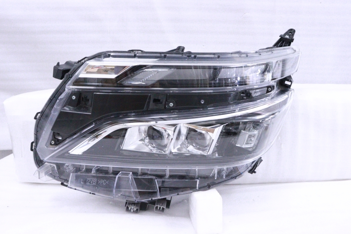 80 VOXY 純正 LED ヘッドライトの値段と価格推移は?|13件の売買情報