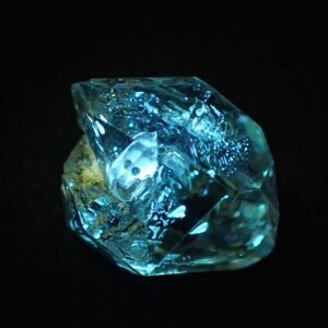 パキスタン産 オイルインクォーツ c 天然石 原石 鉱物 蛍光 水晶 オイル入り水晶 100スタ