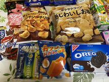 お菓子福袋　詰め合わせ　クッキア４種２０枚入１箱＋お菓子いろいろ２０点　ポテトチップス、グミ、オレオ、トッポ、プリッツ他_画像4