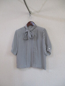 白×ネイビー斜めボーダー半袖ブラウス(USED)80117)