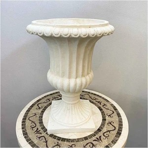 Moderne Vase im antiken Stil mit weißem Blumensockel, weißer Vase, Blumenregalvase, Handwerk, Handwerk, Glashandwerk, Glasmaterial