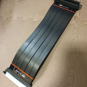 Thermaltake PCI Express Extender 90°Cable PCI-E4.0 300mm ライザーケーブル