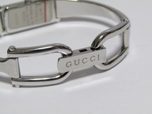 h02-5394[VOX] 本物保証 GUCCI グッチ クォーツ バングルウォッチ 1500L レディース 腕時計 ピンクシェル 電池交換済み 1円～_画像6