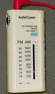 RAD-F080M-W 美品 受信確認済 完動品 AM FM ワイドFM ポケットラジオ 通勤 語学 野球 競馬 ジョギング 入院 防災 登山 028739 AudioComm 