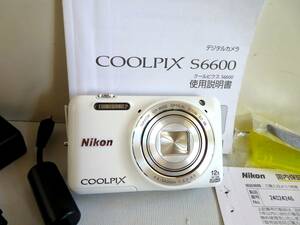●【ト葛】Nikon COOLPIX S6600 デジタルカメラ ホワイト 白 バリアングル液晶モニター 高倍率ズームデジカメ CA842ZZG08