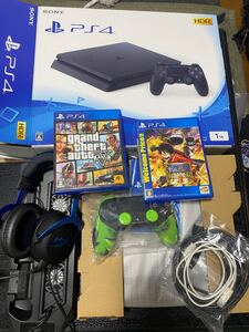 PS4本体 CHU-2100B 1TB jet Black 美品 動作確認済み ソフト2本+縦置き冷却ファン+PS4ヘッドセット