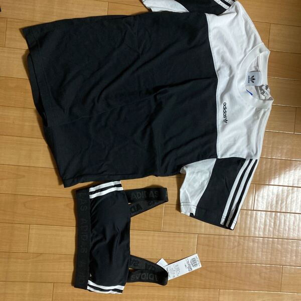 adidasスポーツブラとTシャツ