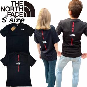 ノースフェイス Tシャツ 半袖 バックロゴ バーチカル NSE ブラック×レッド Sサイズ NF0A4CAX THE NORTH FACE VERTICAL NSE TEE 新品