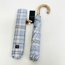 新品51861 アクアスキュータム　Aquascutum＊水色系チェック 遮光９９％遮蔽率９９％以上遮熱 持ち手付晴雨兼用おりたたみ日傘雨傘_画像4