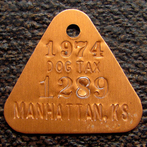 【ドッグタグ】1974年 Manhattan KS アルミ ビンテージ アンティーク 骨董 犬 キーホルダー ネックレス等に