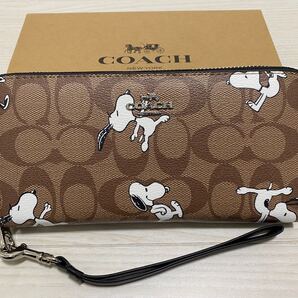 新品未使用!COACHラウンドファスナー長財布スヌーピー