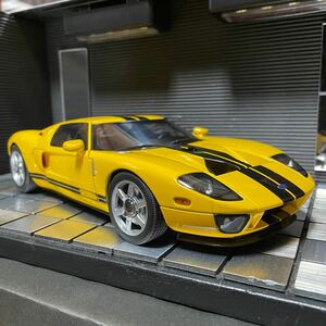 未展示品　オートアート 1/18 フォード GT 2004 イエロー/ブラックストライプ