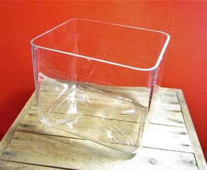 【天】昭和初期の懐かしいガラスの水槽　　足付き小っちゃくて　可愛い金魚鉢　ゆらゆらガラス　横幅　約20㎝