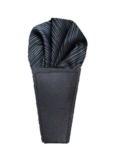 トラッド　日本製　形態安定ポケットチーフ 　ブラックストライプ　黒台紙