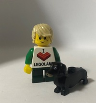 即決 新品 未使用　レゴ LEGO ミニフィグ　タウン 　レゴランドＴシャツの男の子 ダックスフンド　ペット　犬　ミニフィギュア 　シティ_画像1