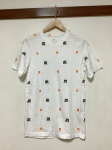 や912 NIKE ナイキ 総柄Tシャツ 半袖Tシャツ M ホワイト ロゴ 小さめ タイト