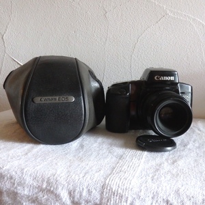 古いカメラ キャノン CANON EOS 100 COMPACT-MACRO LENS EF 50mm 1:2.5 ソフトケース付 ジャンク