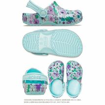 新品 クロックス C13 定価4400円 19cm 19.0cm クラシック フローラル クロッグ crocs 水色 花柄 リバティ サンダル 女の子_画像2