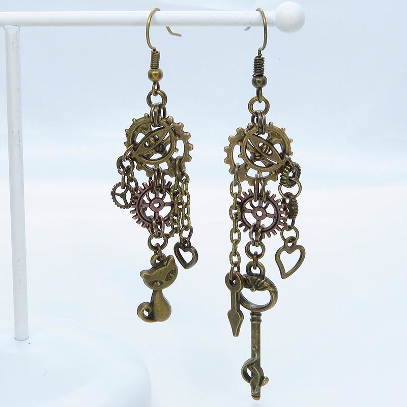 Boucles d'oreilles asymétriques en or Steampunk pour chat et engrenage, chaîne en forme de cœur, clé, horloge, main compacte, Fait main, Accessoires (pour femmes), Des boucles d'oreilles, Des boucles d'oreilles