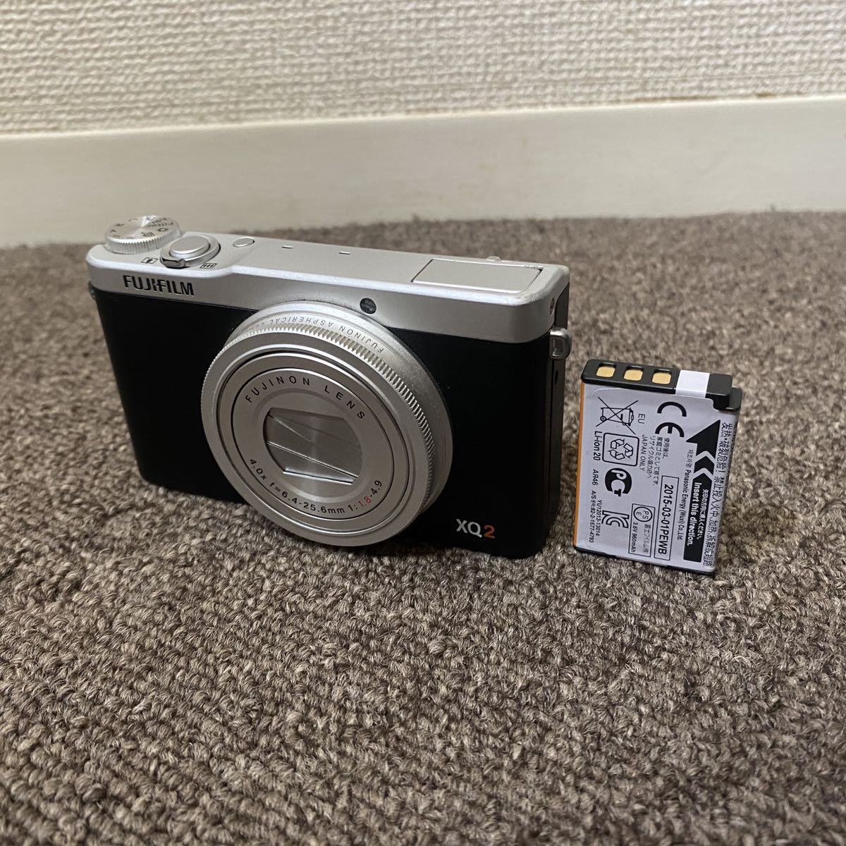 格安売上 FILM 極美品　FUJI XQ2 バッテリー付 BLACK デジタルカメラ