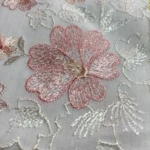 ハンカチ　結婚式　刺繍　ピンク　花柄　幸せ　象徴　フラワー　綺麗　可愛い　レディース　上品　オールシーズン　ホワイト　白　清潔感_画像4