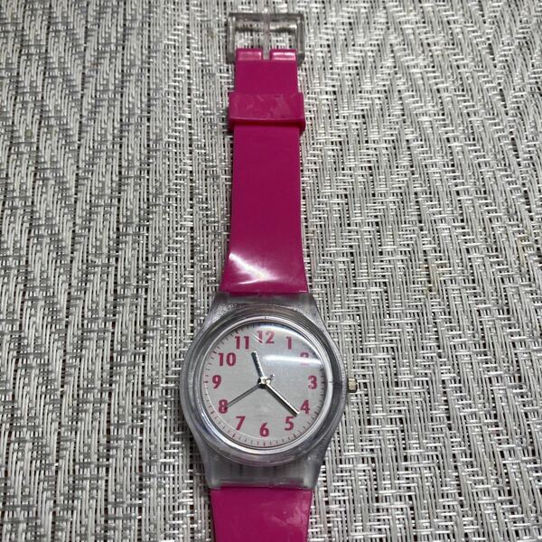 腕時計　ピンク　アナログ腕時計