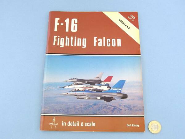 〇 洋書 F-16 Fighting Falcon 写真資料 図面 レア