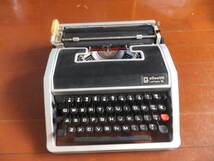 アンティーク　olivetti オリベッティタイプライター！インテリアに_画像1