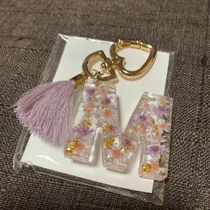 キーホルダー ストラップ　イニシャル 押し花