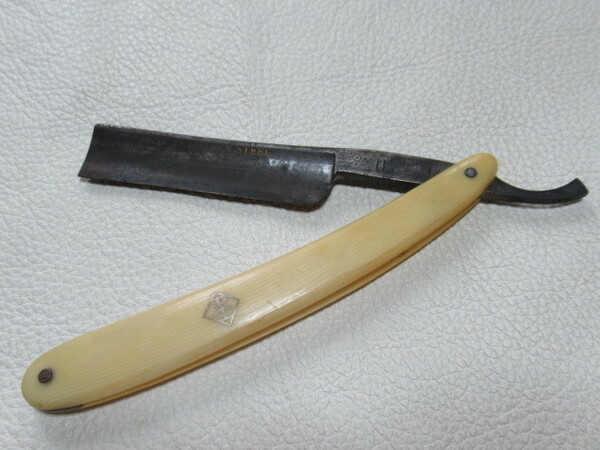 ■美品 希少 1950年代◆刃金製 西洋剃刀（カミソリ）◆日本製『“APORIS” BELBO CHEMICAL STEEL』 909
