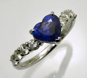 3420【サファイアリング】1.53ct D0.50ct Pt 高彩度の美しい青 ハートシェイプ ダイヤ入 : 瑞浪鉱物展示館 【送料無料】