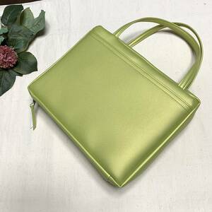 157* one side with pocket * bag type *2019 year modified . version * large size * new world translation . paper cover * yellow green imitation leather * hand made 