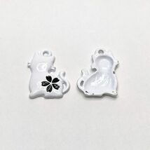 花模様の猫 ハンドメイドパーツ10個セット☆白猫_画像2