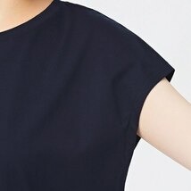 新品タグ付き GU ジーユー マーセライズドT(半袖) キャップスリーブTシャツ 滑らかできれいな質感 綿100% 単品使いもインナーも ネイビー M_画像7