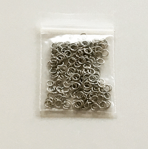 ☆パーツ　丸カン5ｍｍ　ロジウム銀色　10ｇ（約210個）で100円