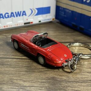 ●◎メルセデス・ベンツ 300SL ロードスター 赤 キーホルダー◎●④ オリジナル加工品 カーアクセサリー ミニカー ハンドメイドの画像2