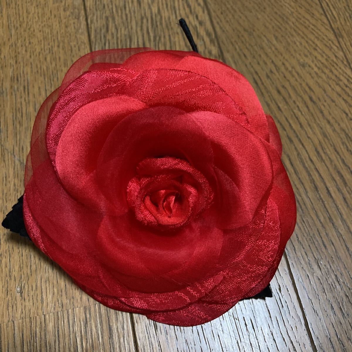 真っ赤な薔薇の帯留め