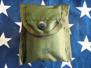 F648B* the US armed forces LC-1 first aid & navy blue pass case DLA100-86 dead stock unused goods / America army Alice equipment / first-aid bandage triangle width pouch 