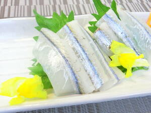 Свежее и выдающееся сашими сашими для сашими замороженной сырой пищи 1p 150 г его легко есть без привычки или запаха.
