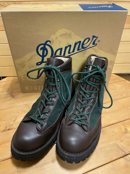閲覧ありがとうございます。Danner ダナーのエクスプローラーのになります。
