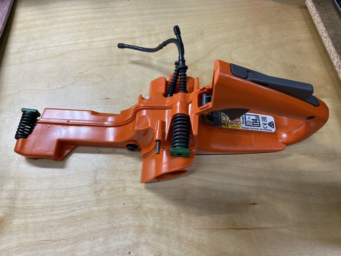 ハスクバーナ 135e 燃料タンク 右ハンドル エンジンチェーンソー 部品