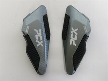 PCX/PCX e:HEV/PCX 125 160 JK05 JK06 KF47 2021 2022 CNC リアステップ フットレスト ペグペダルパッド左右セット 灰【ft-pc16-2】_画像1