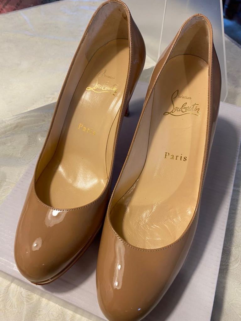 Christian Louboutin クリスチャンルブタン ベージュヒールパンプス