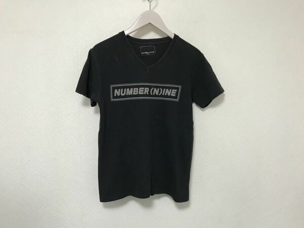 本物ナンバーナインNUMBERNINEコットンロゴプリントVネック半袖Tシャツメンズサーフアメカジミリタリービジネススーツ黒ブラックS